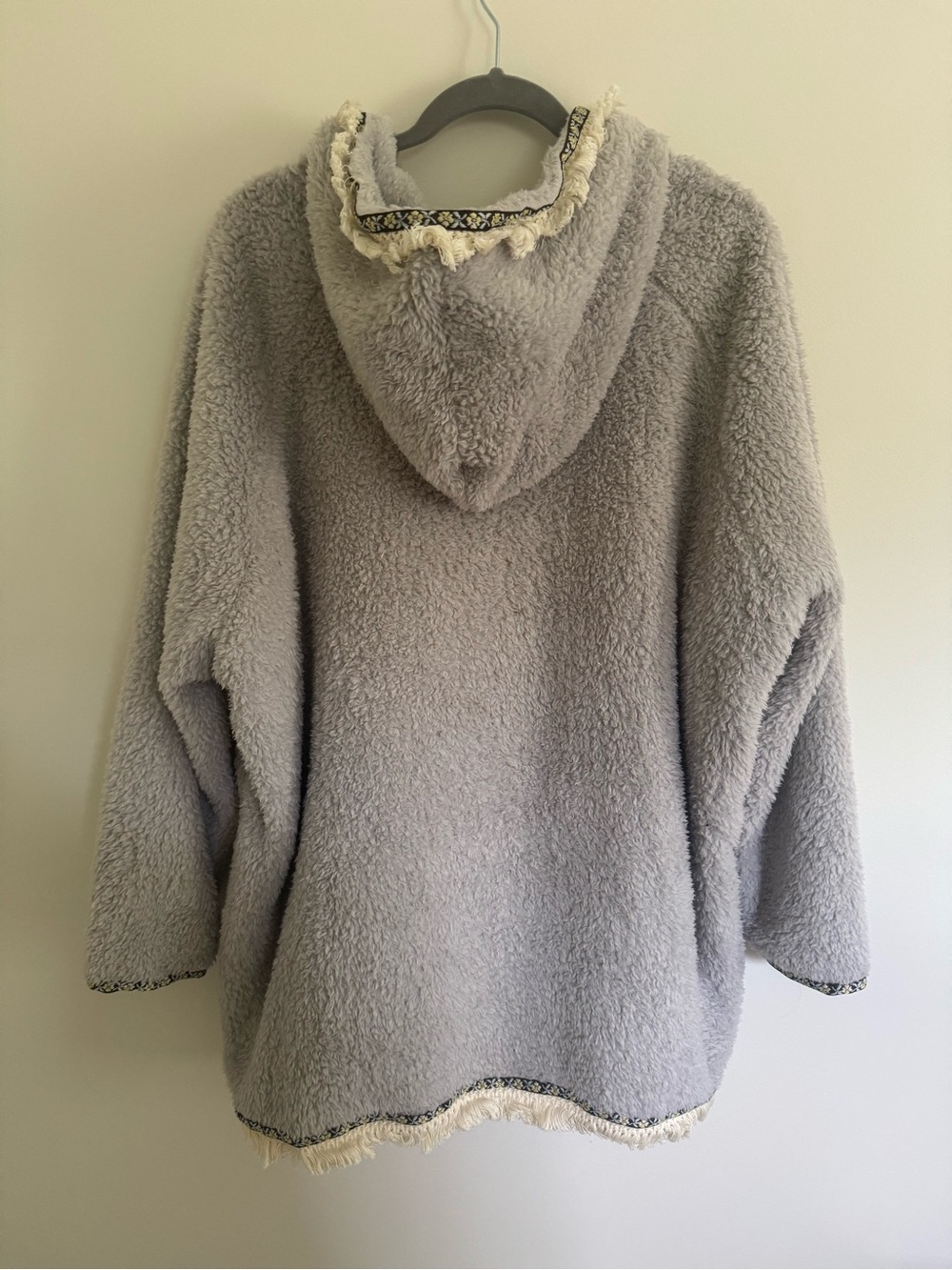 NATURAL LIFE Plush Hooded Sherpa Pullover in Light Gray with Fringe Trim - Picture 2 of 3